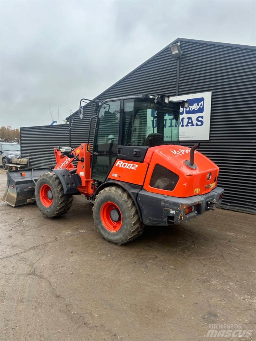 Kubota R082 Chargeuse sur pneus