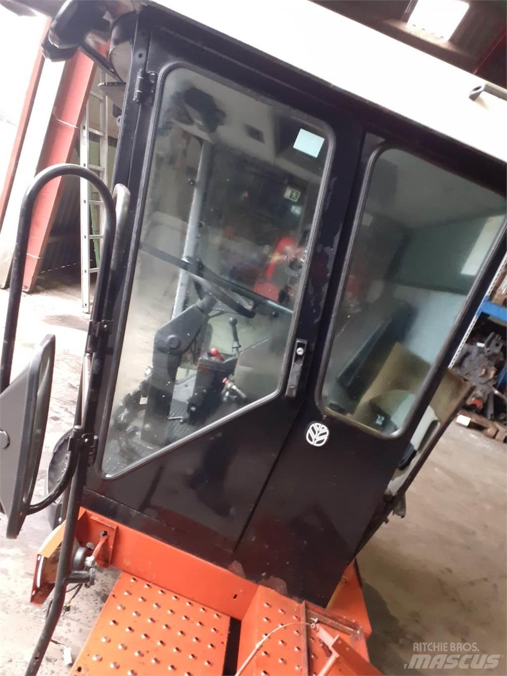 Laverda 3650 Cabines et Intérieur