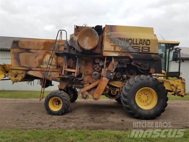 New Holland TX68 Moissonneuse batteuse