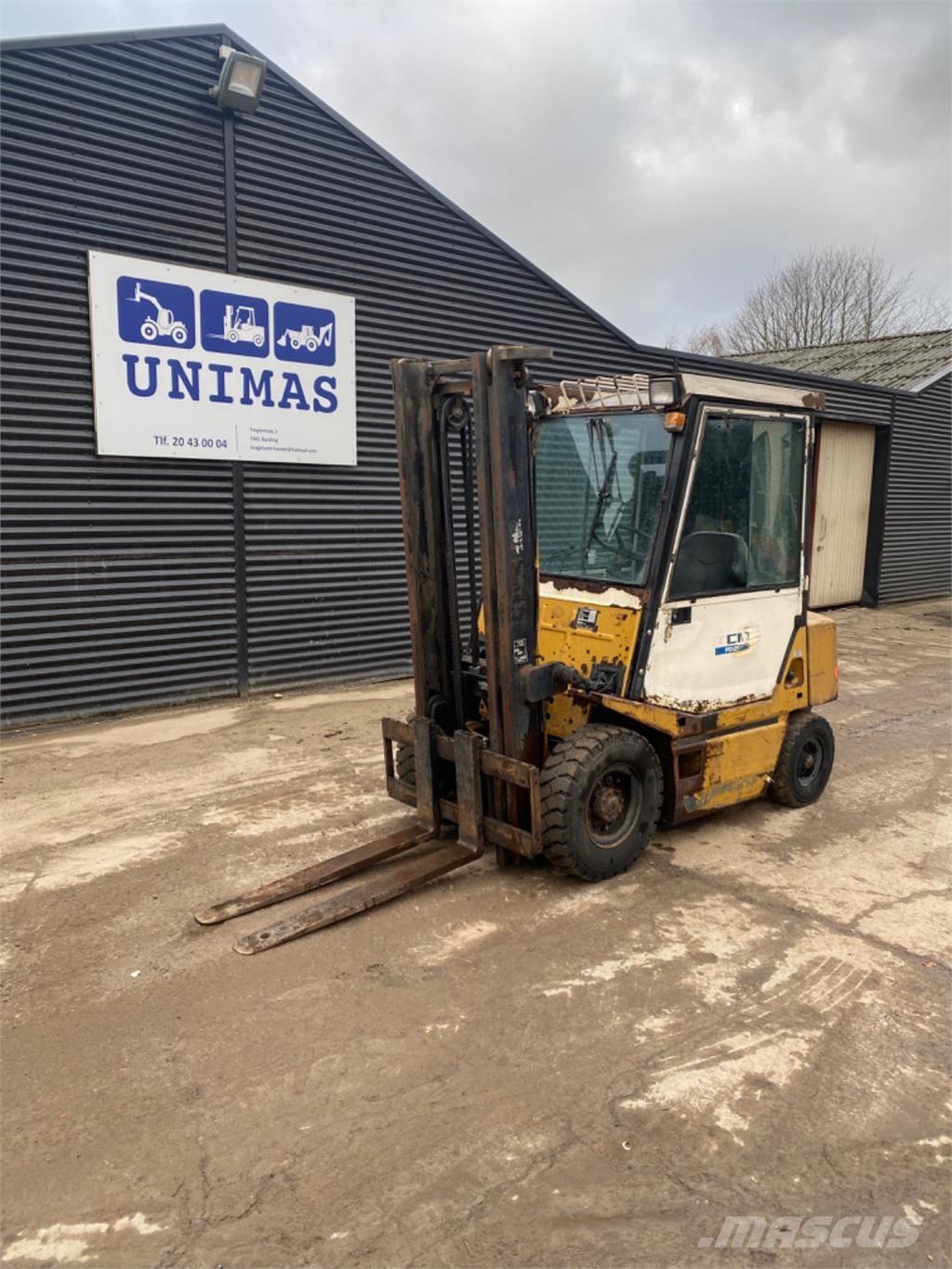 TCM FD25 Chariots diesel