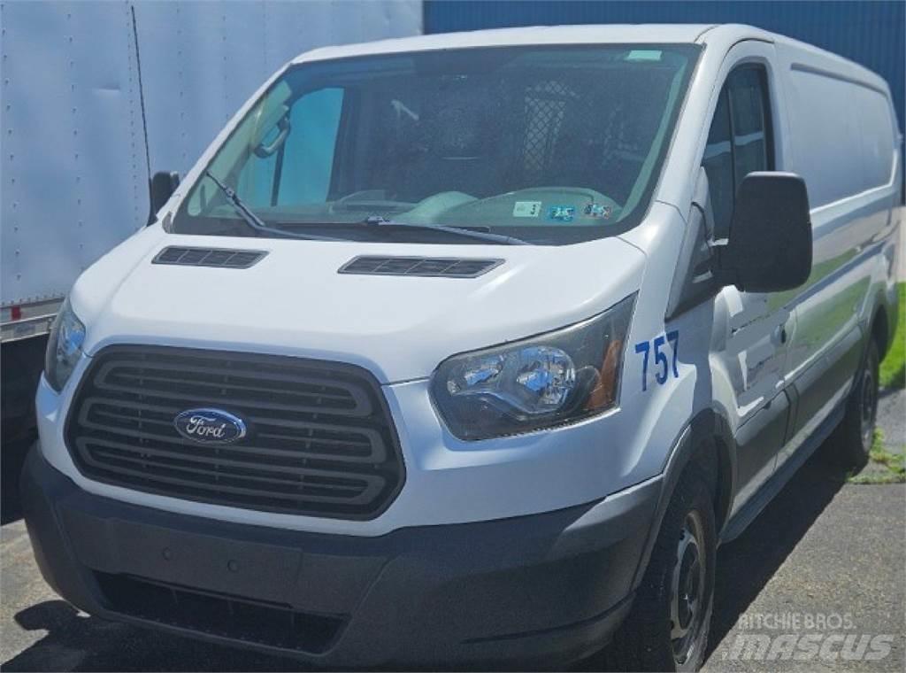 Ford Transit 150 Utilitaire