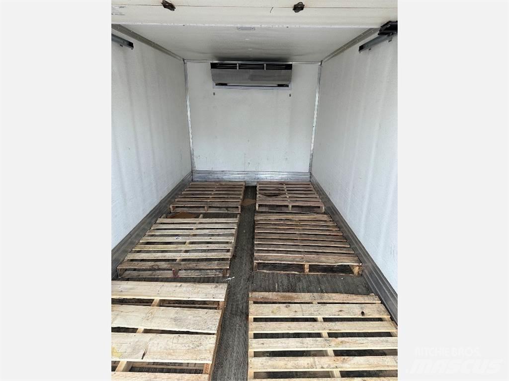 Freightliner M2 106 Camion frigorifique
