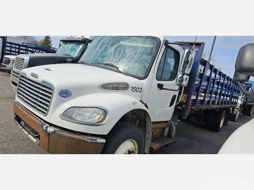 Freightliner M2 106 Camion plateau