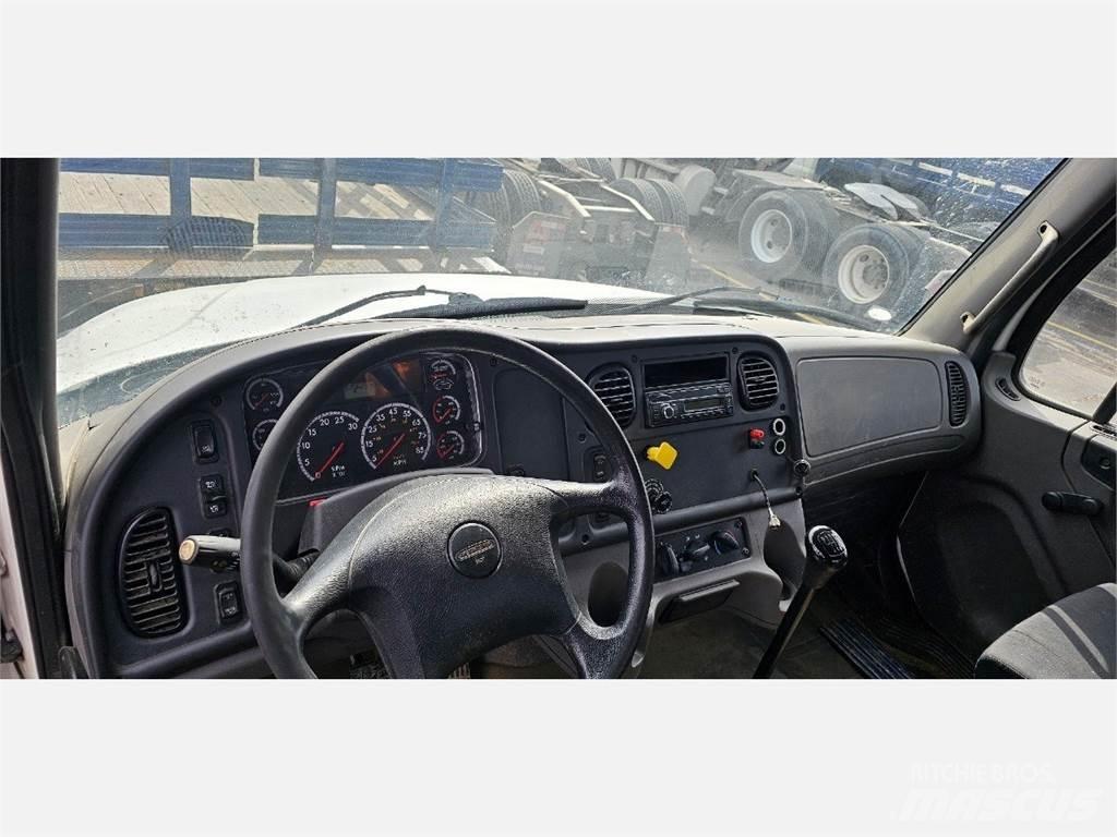 Freightliner M2 106 Camion plateau