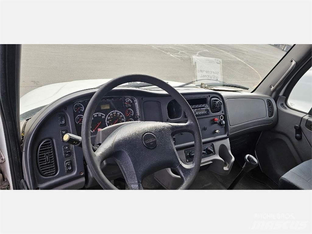 Freightliner M2 106 Camion plateau