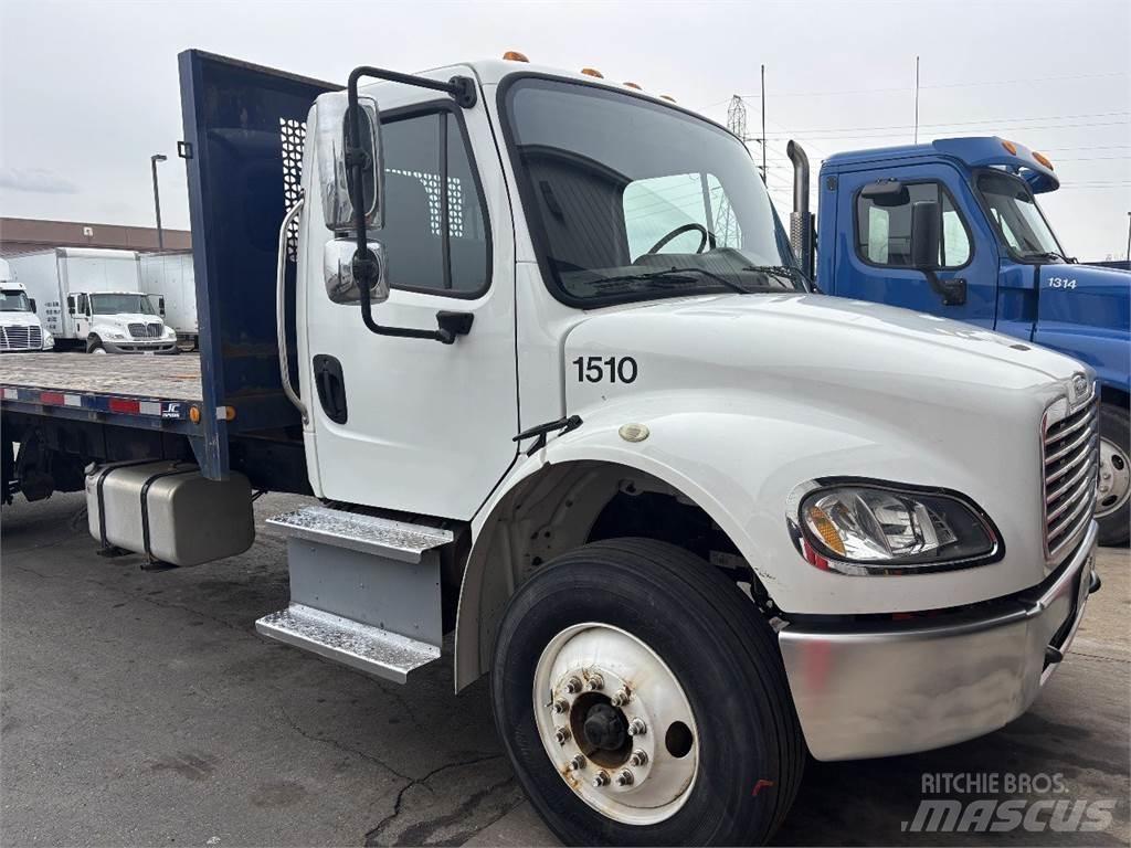 Freightliner M2 106 Camion plateau