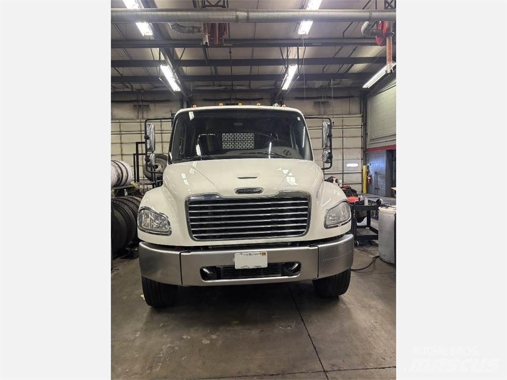Freightliner M2 106 Camion plateau