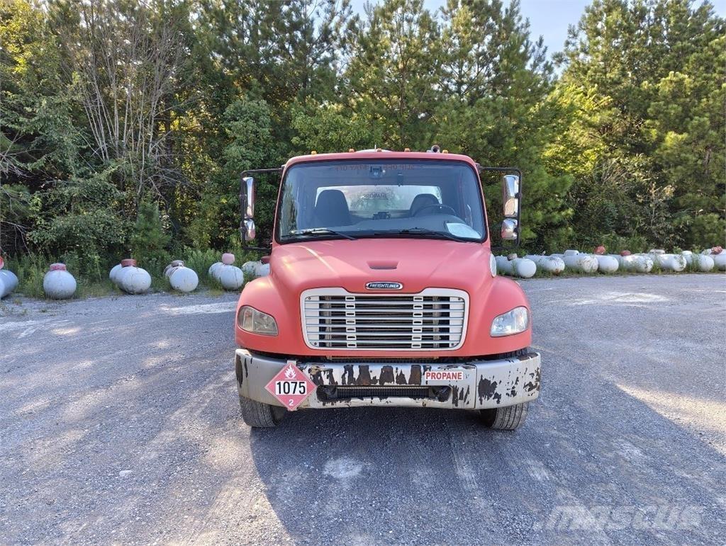 Freightliner M2 106 Autre camion