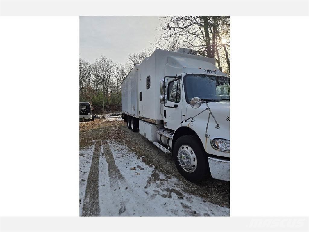 Freightliner M2-112 Camion Fourgon