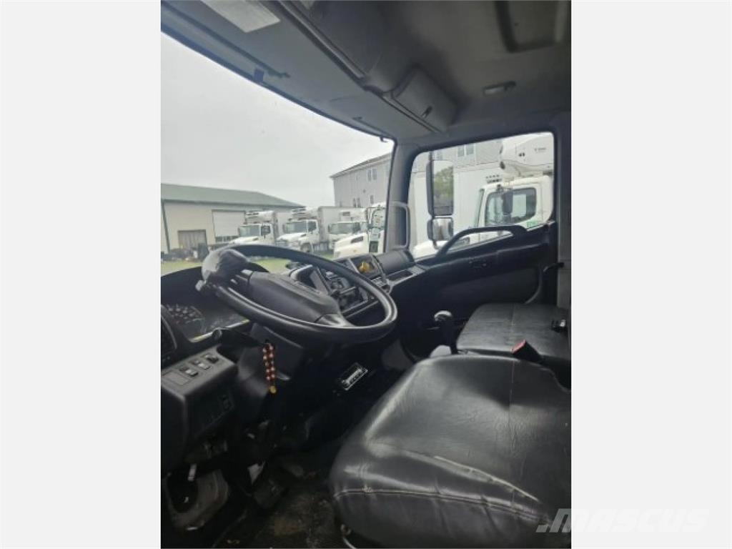 Hino 268 Camion frigorifique
