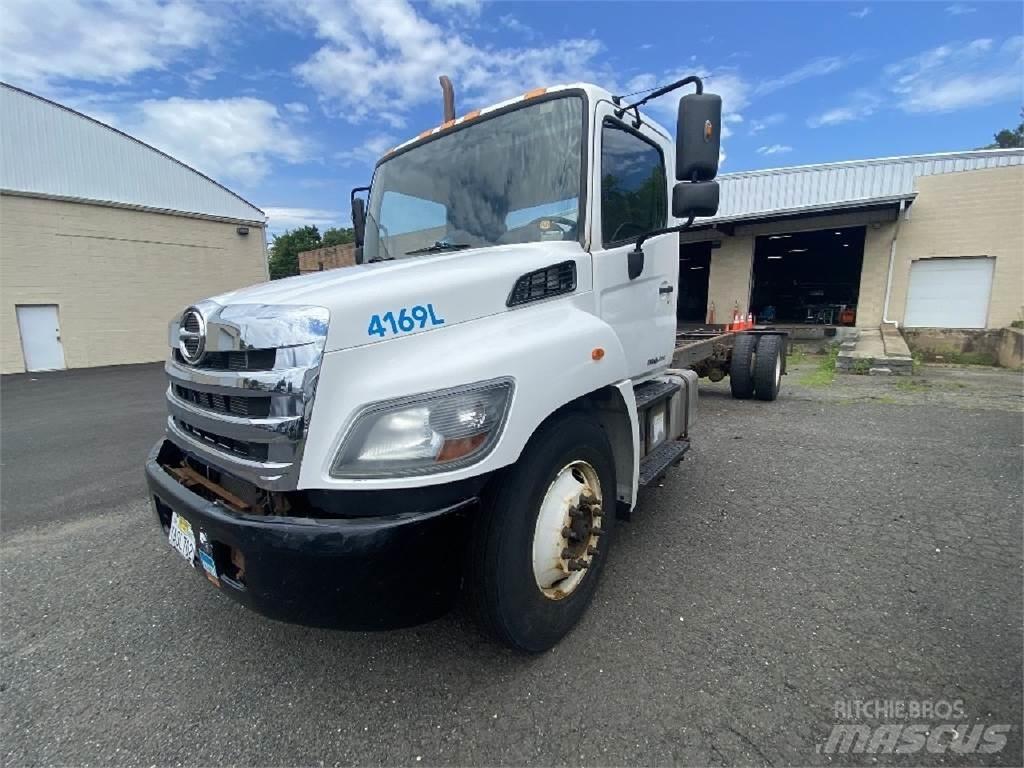 Hino 338 Châssis cabine