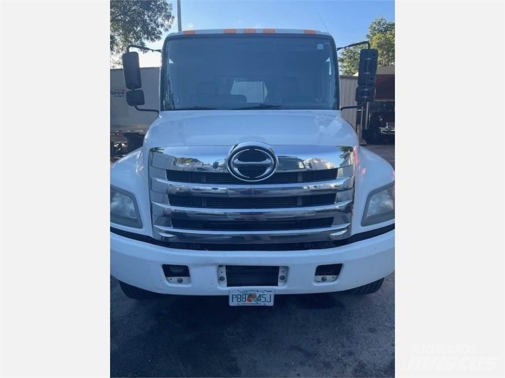 Hino 338 Camion plateau