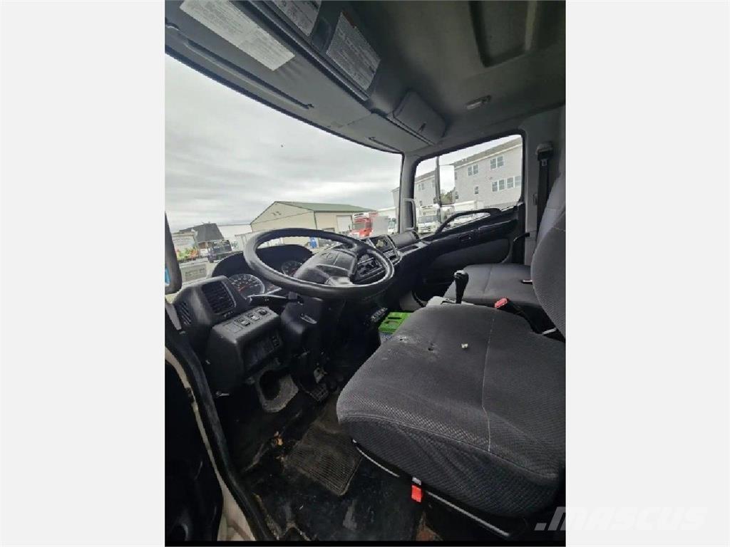 Hino 338 Camion frigorifique