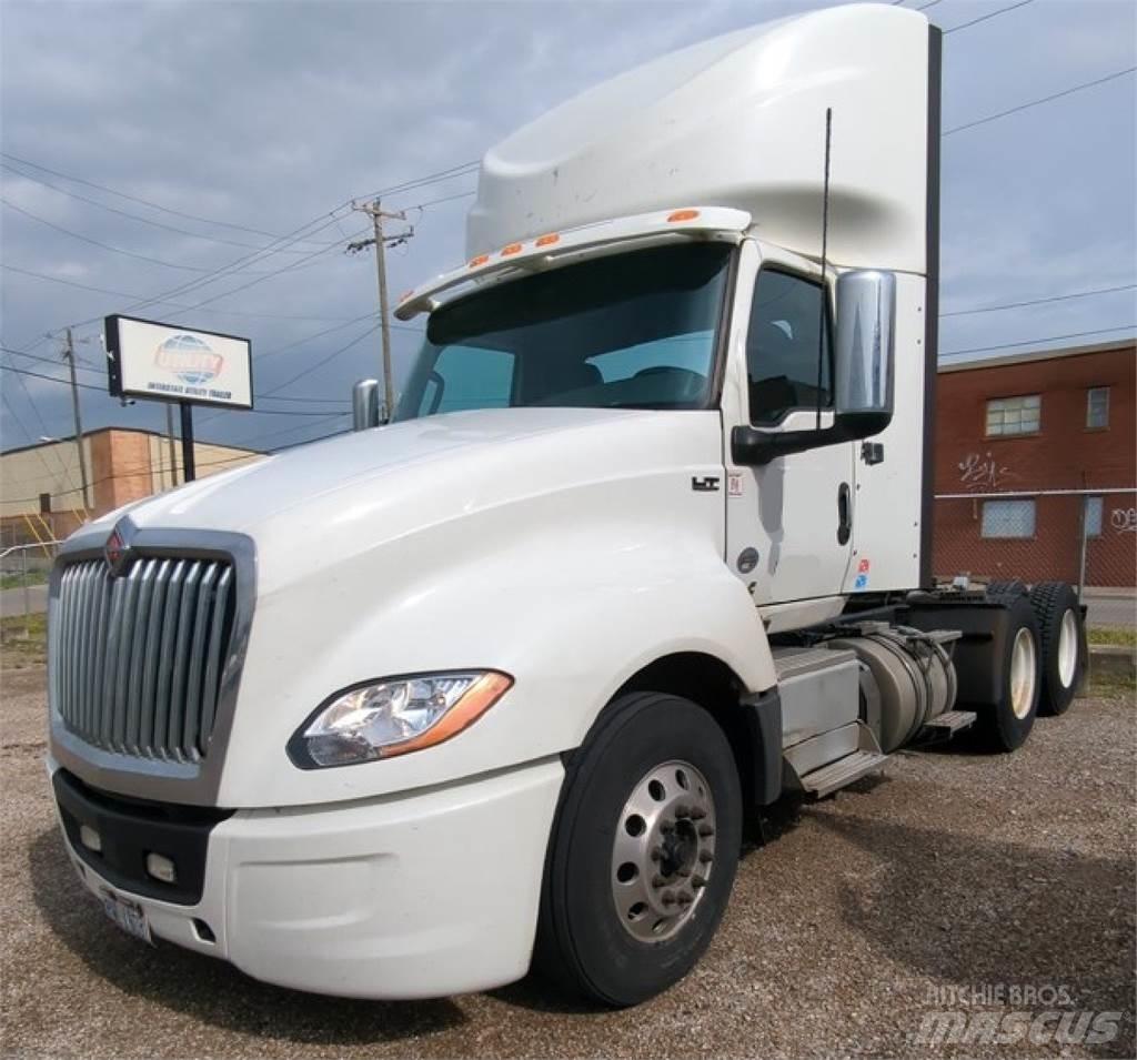 International LT Tracteur routier
