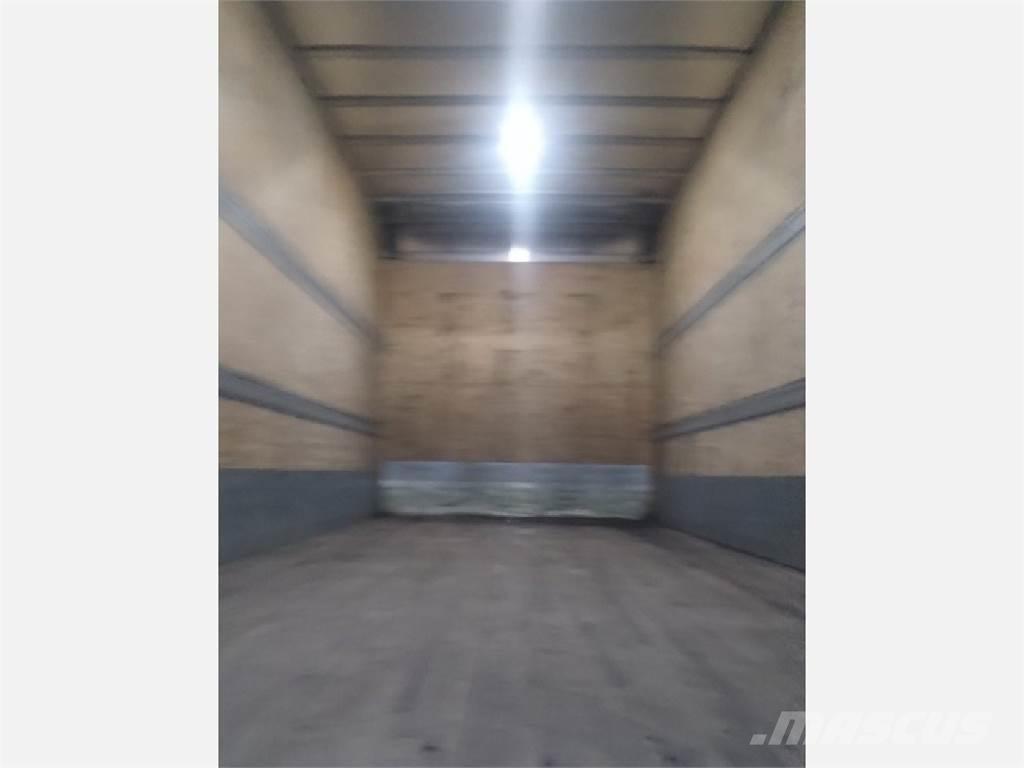 International MV Camion Fourgon