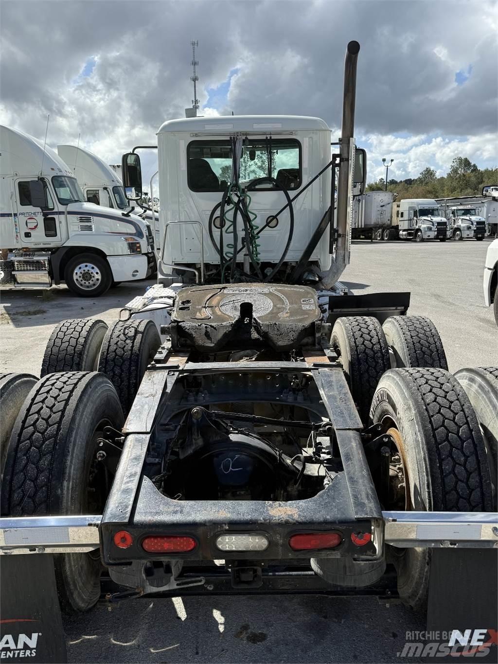 Mack AN64T Tracteur routier