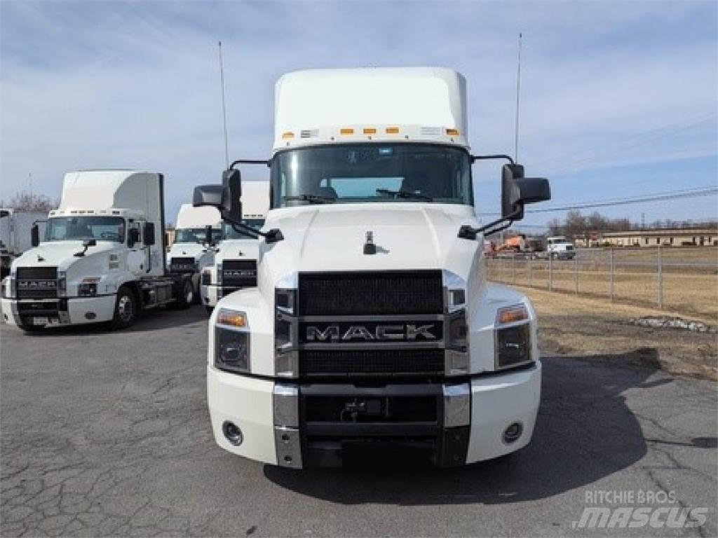 Mack AN64T Tracteur routier