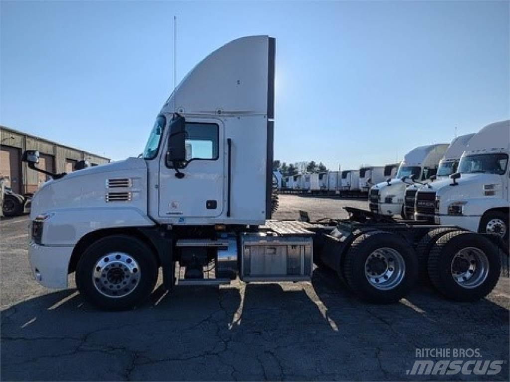 Mack AN64T Tracteur routier