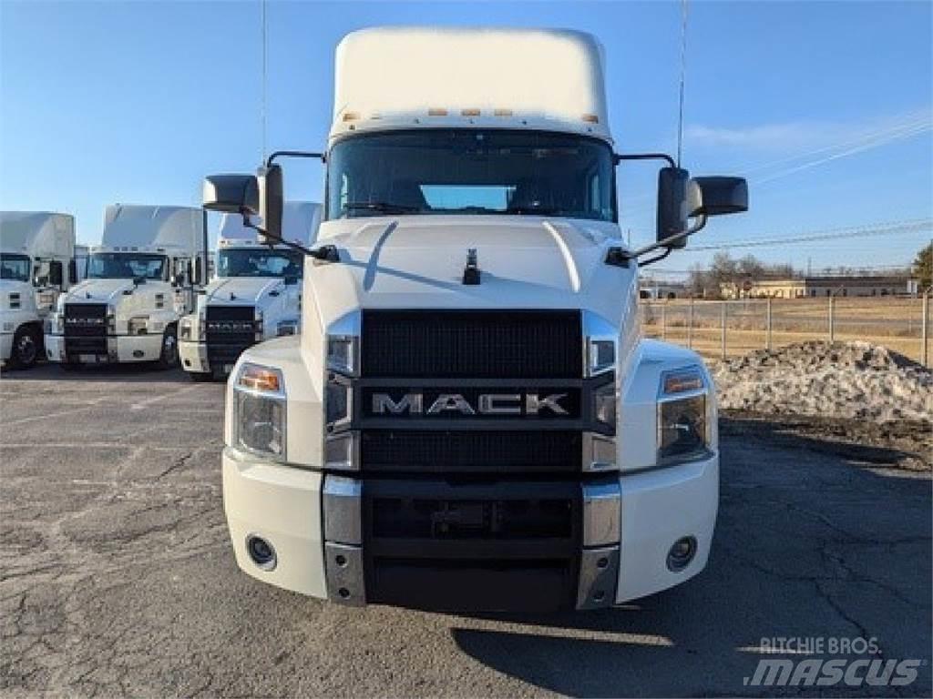 Mack AN64T Tracteur routier