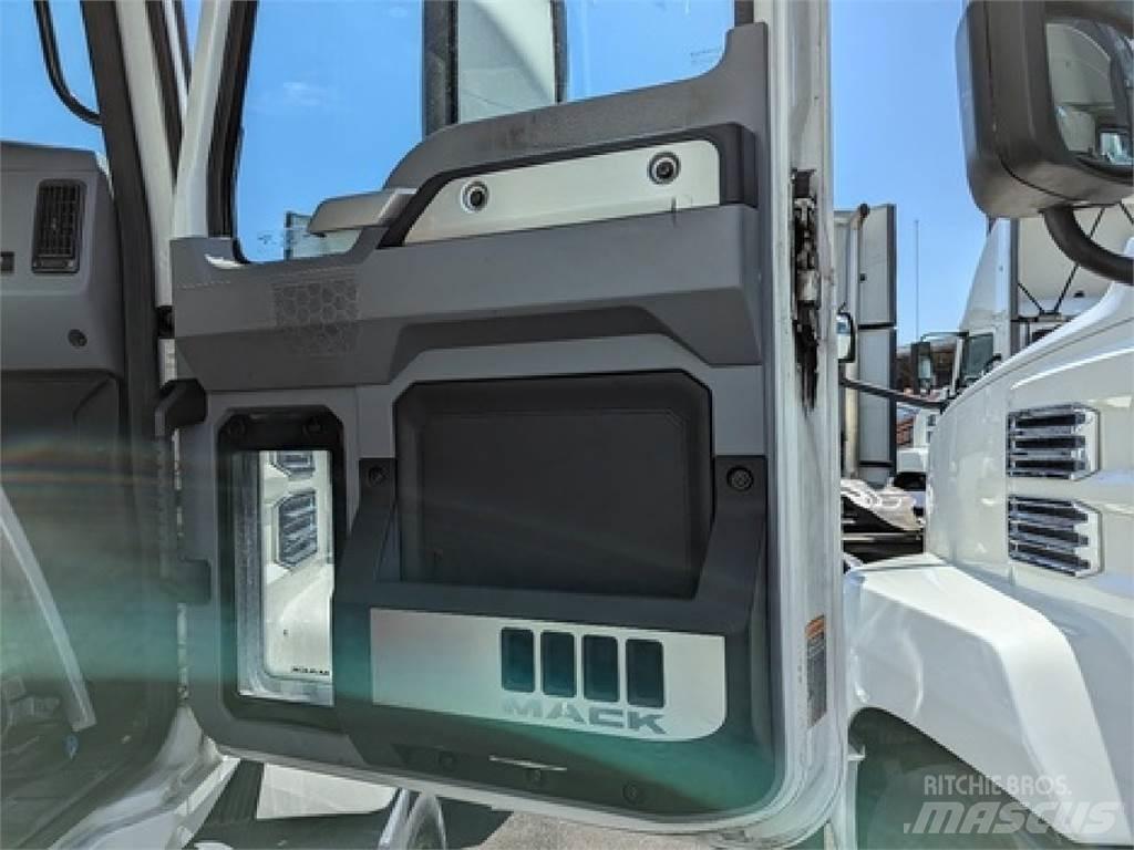 Mack AN64T Tracteur routier