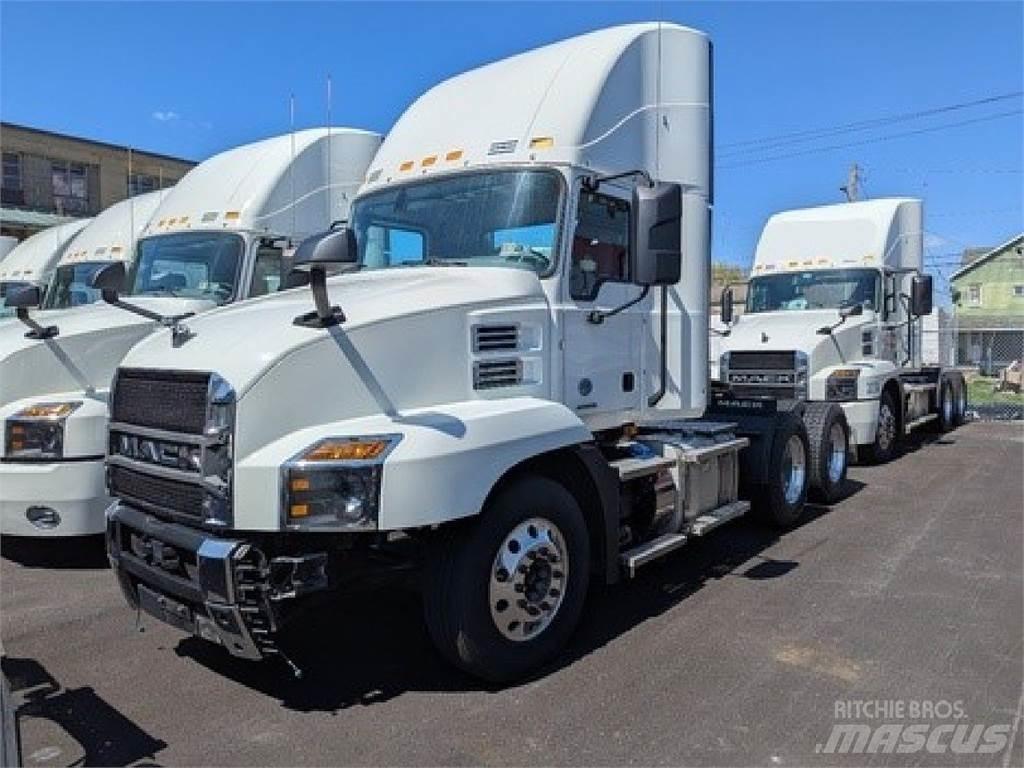 Mack AN64T Tracteur routier