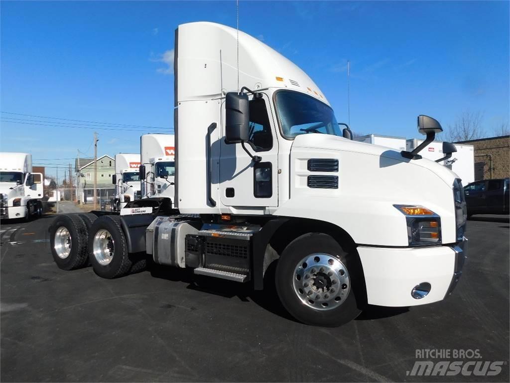 Mack AN64T Tracteur routier