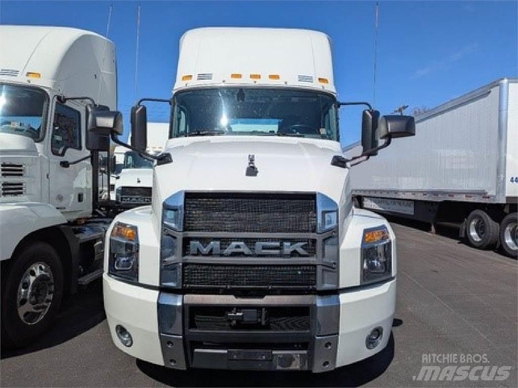 Mack AN64T Tracteur routier