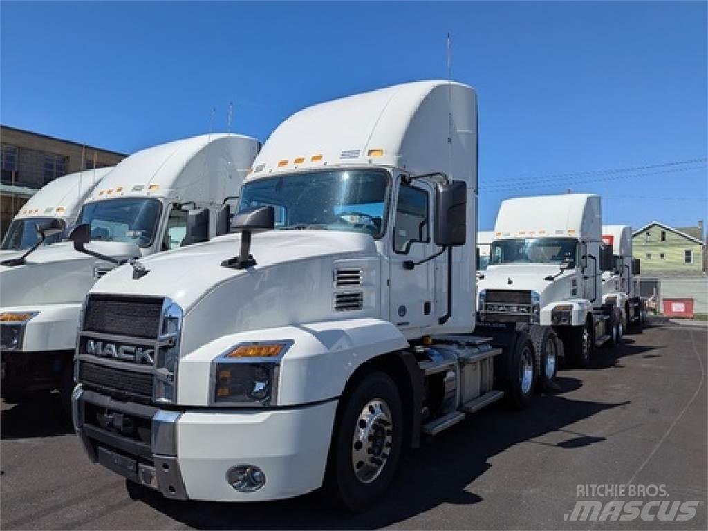 Mack AN64T Tracteur routier