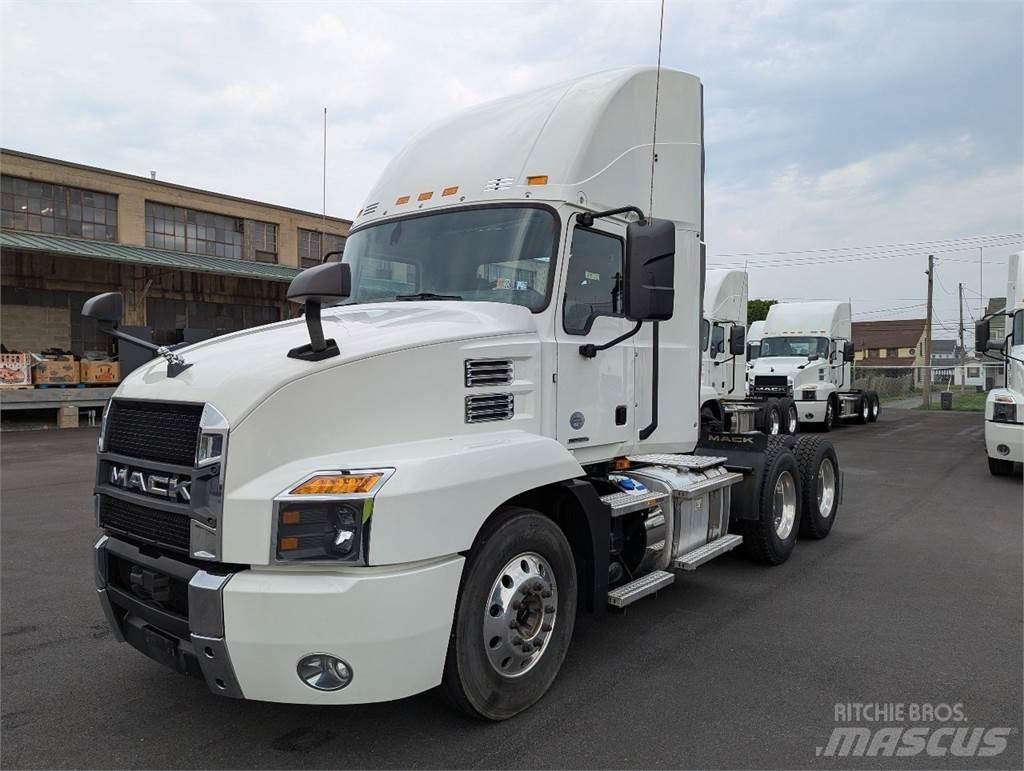 Mack AN64T Tracteur routier