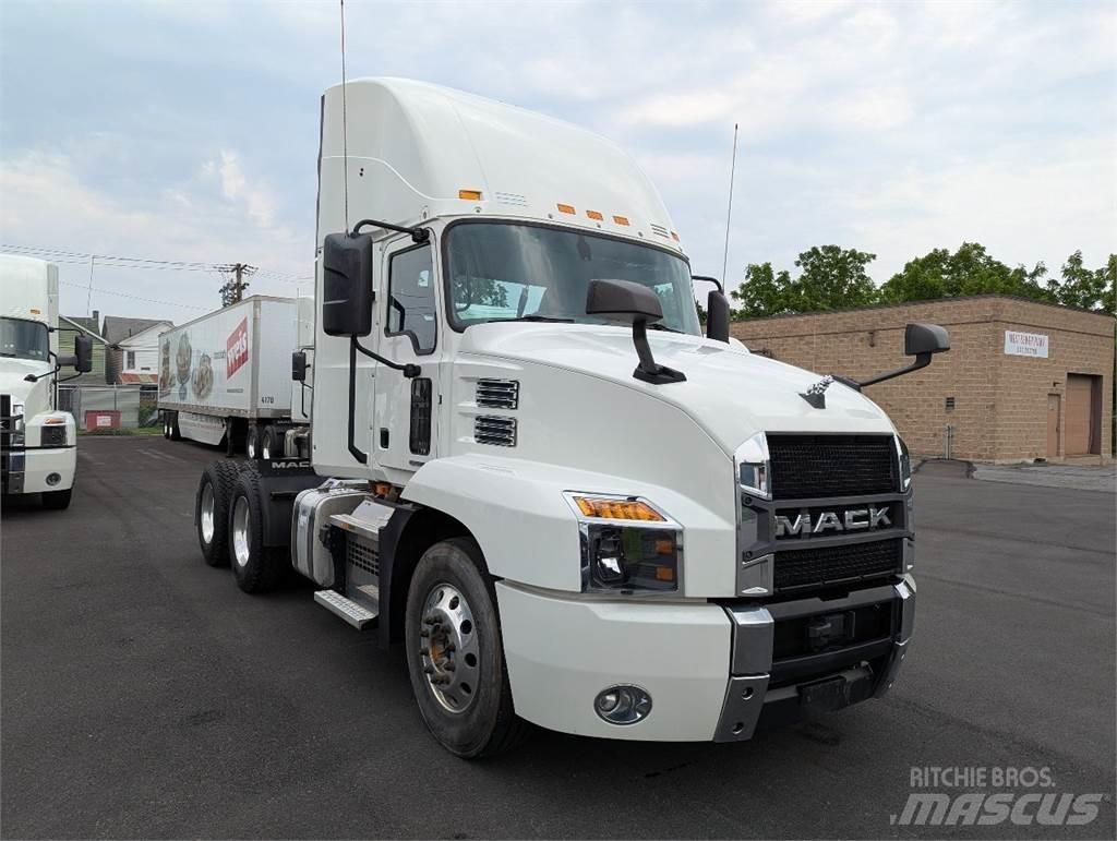 Mack AN64T Tracteur routier