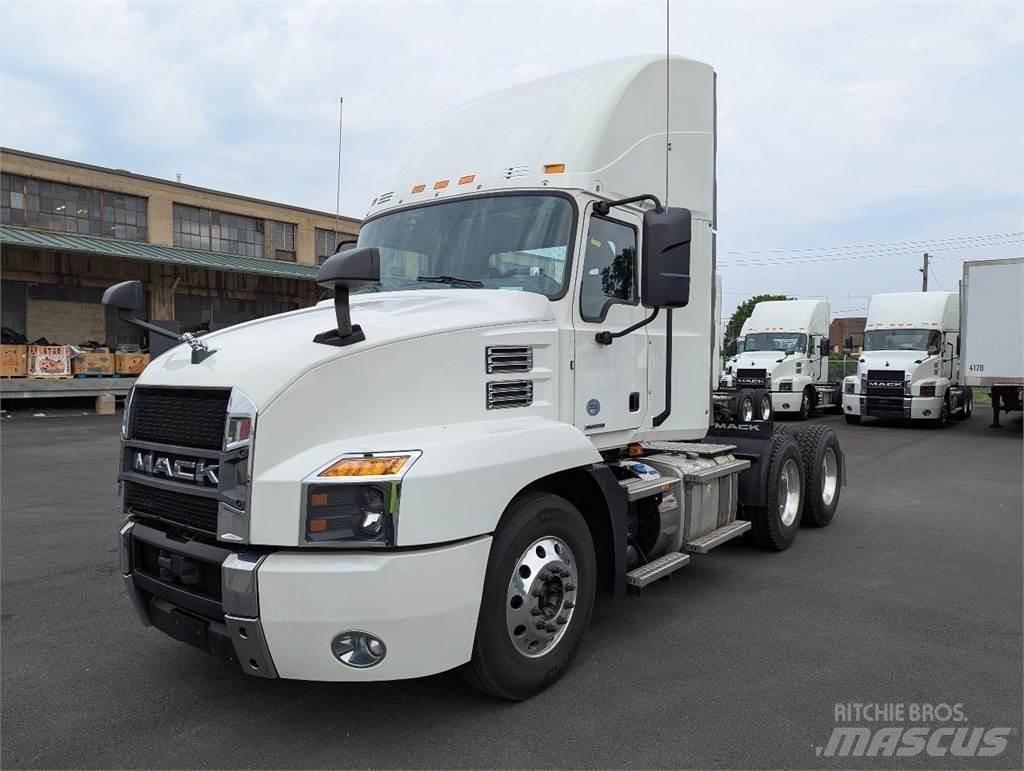 Mack AN64T Tracteur routier