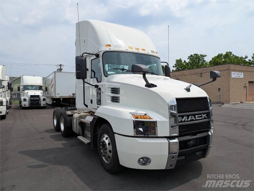 Mack AN64T Tracteur routier