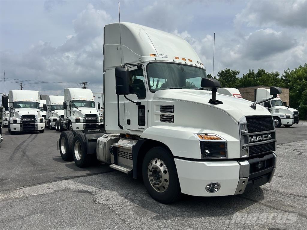 Mack AN64T Tracteur routier