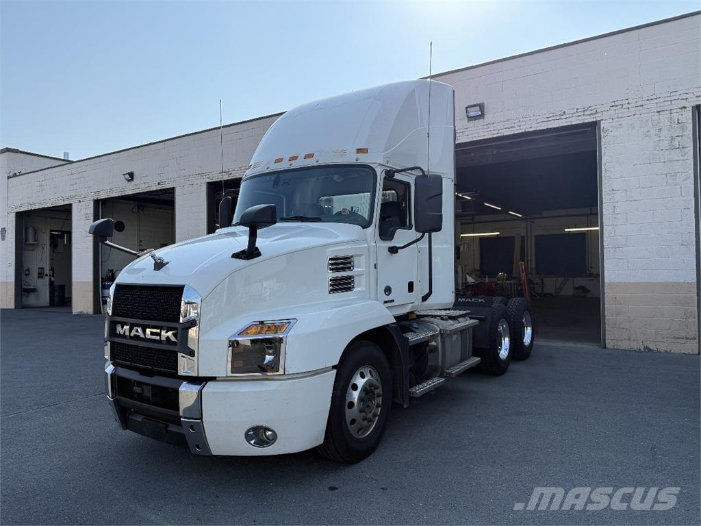 Mack AN64T Tracteur routier