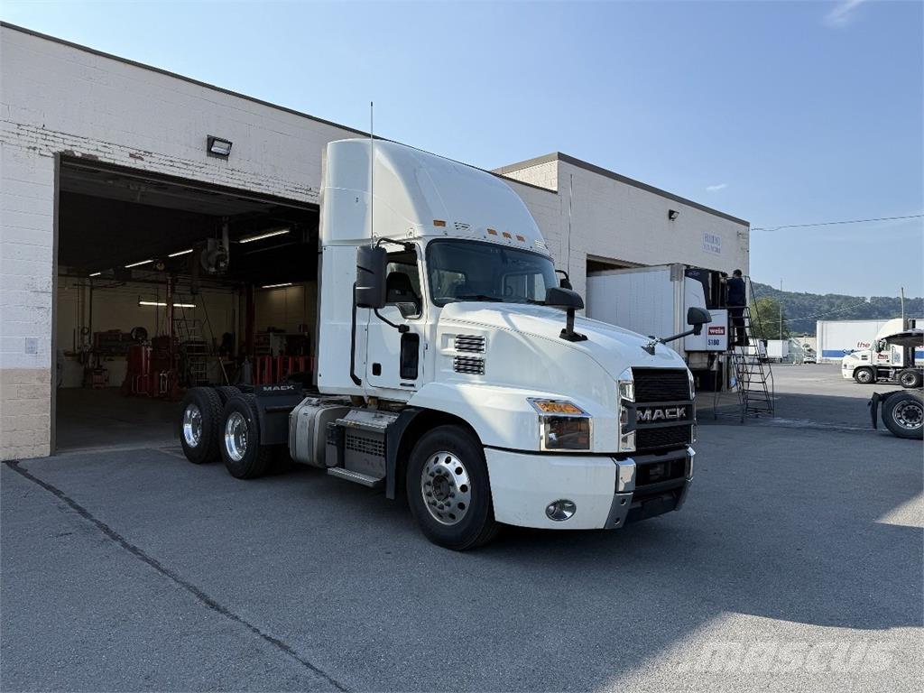Mack AN64T Tracteur routier