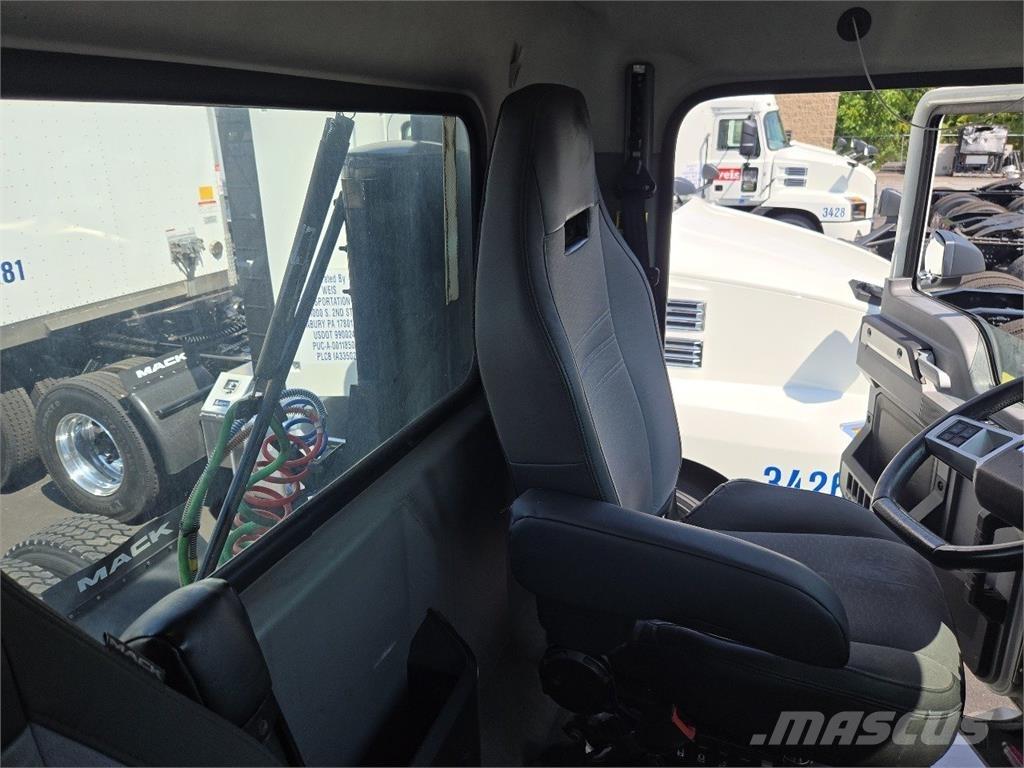 Mack AN64T Tracteur routier