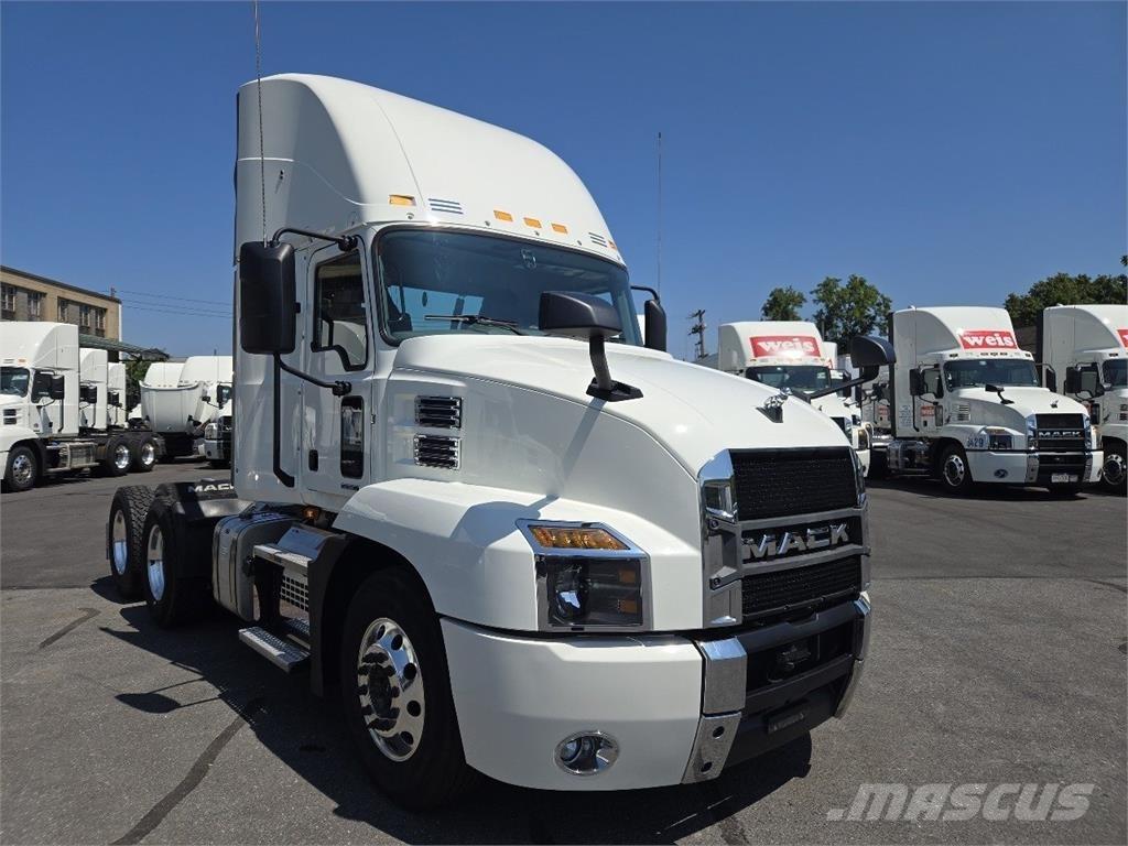 Mack AN64T Tracteur routier