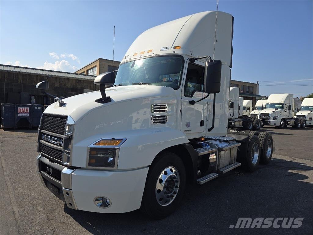 Mack AN64T Tracteur routier