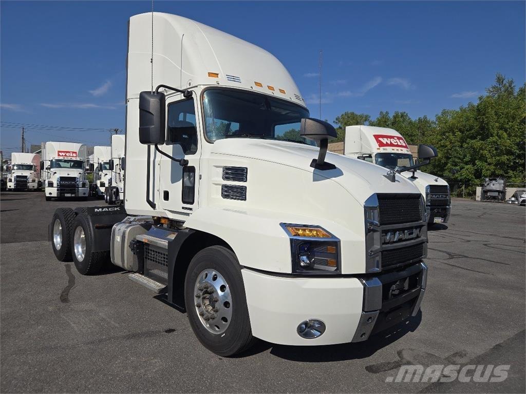 Mack AN64T Tracteur routier