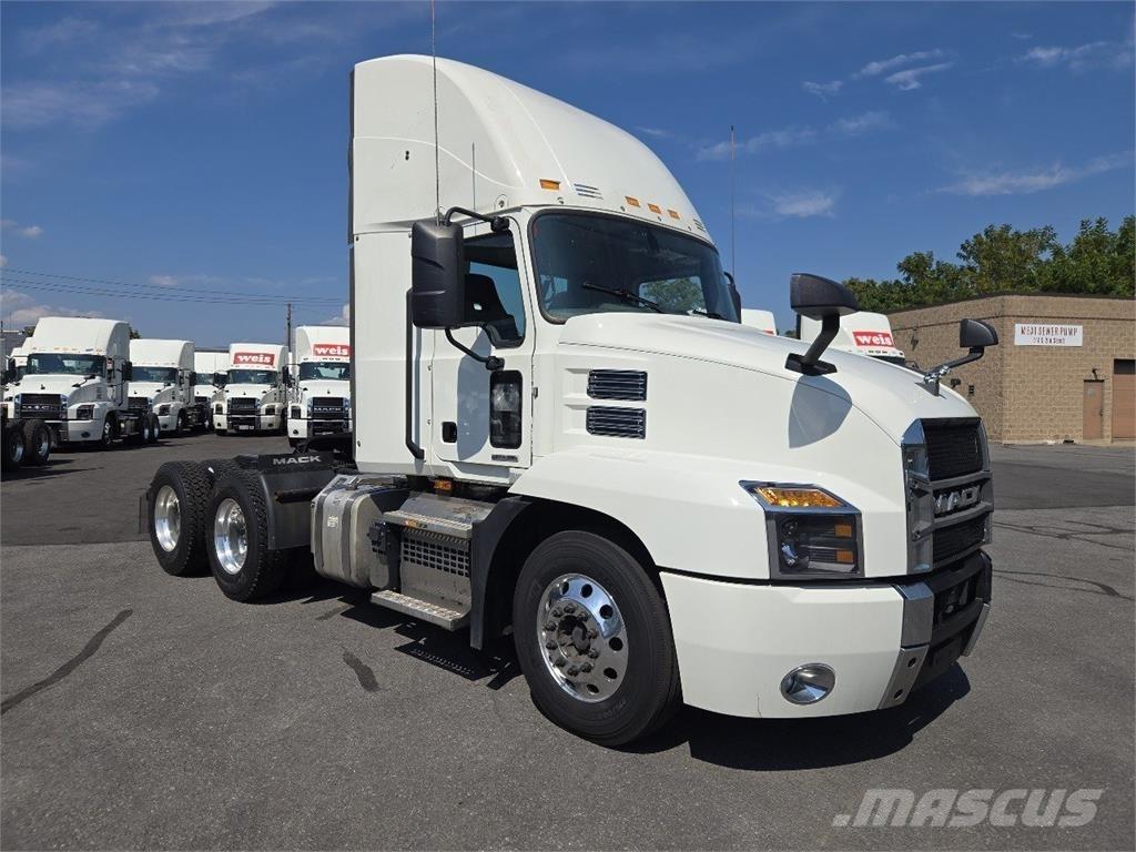 Mack AN64T Tracteur routier