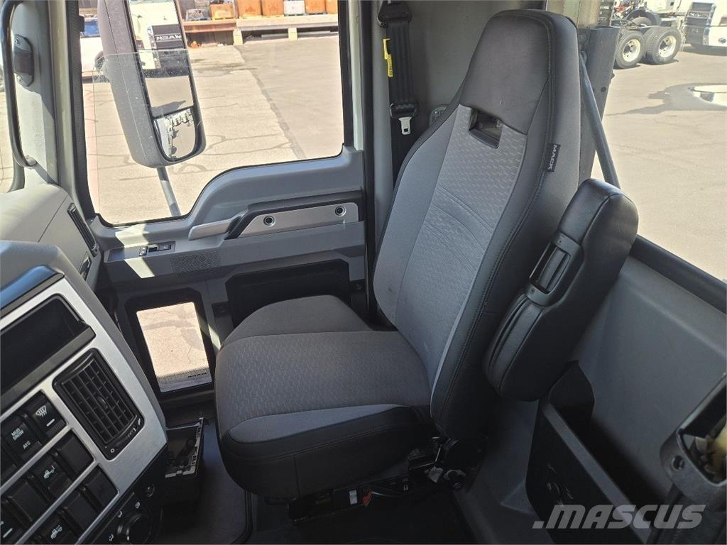 Mack AN64T Tracteur routier