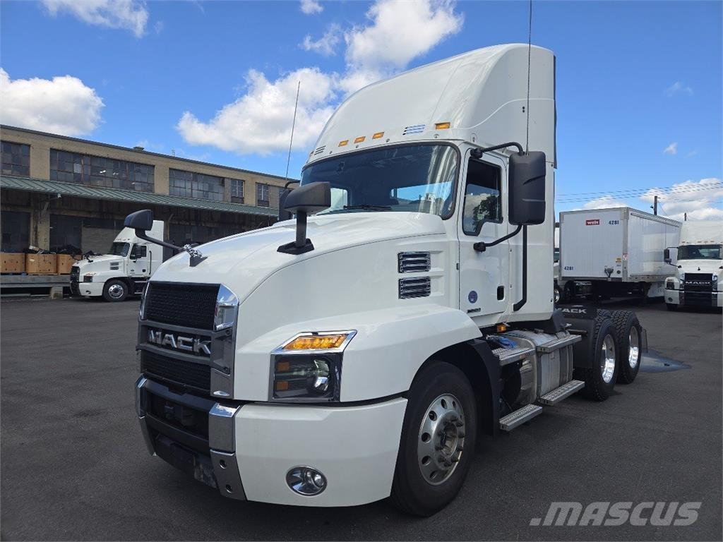 Mack AN64T Tracteur routier