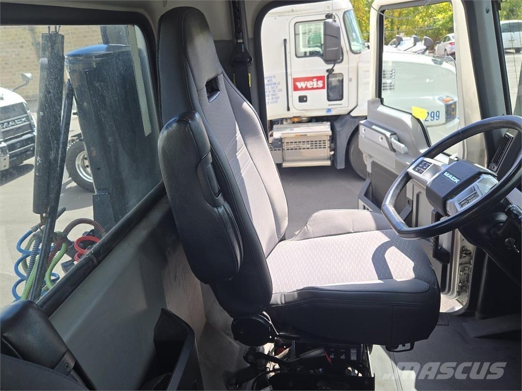 Mack AN64T Tracteur routier