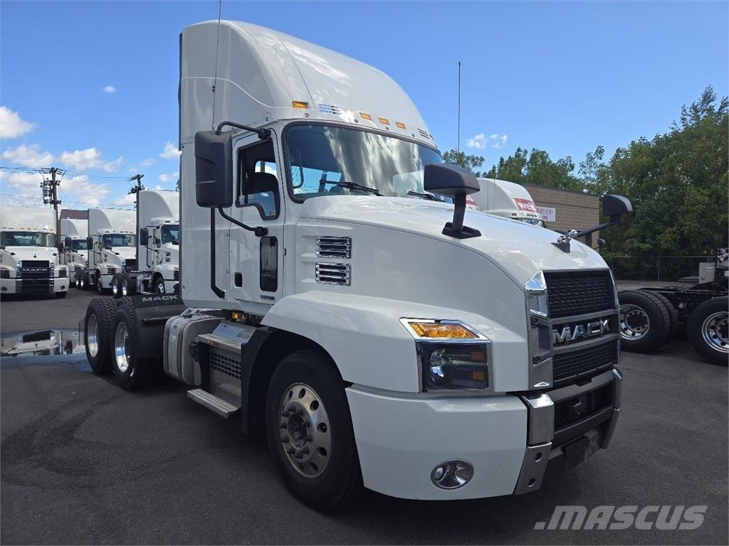 Mack AN64T Tracteur routier