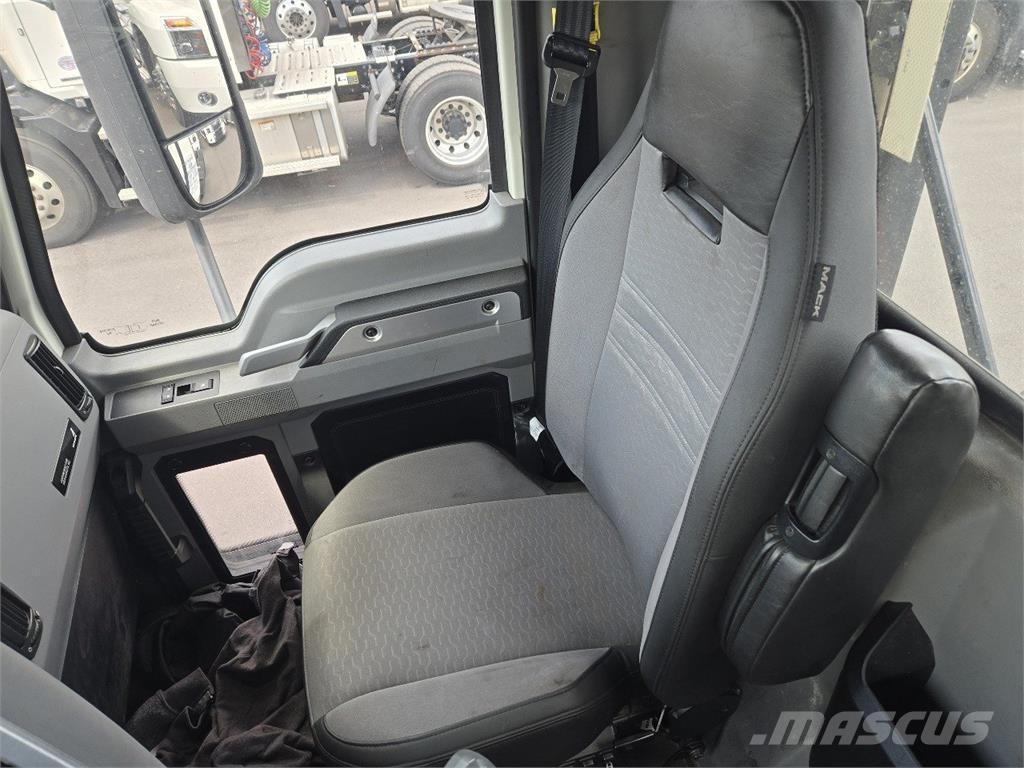 Mack AN64T Tracteur routier