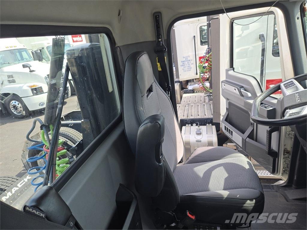 Mack AN64T Tracteur routier