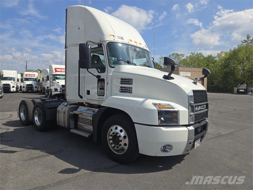 Mack AN64T Tracteur routier