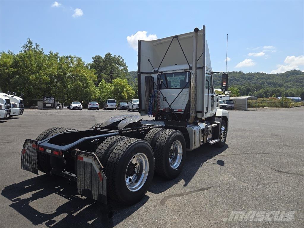 Mack AN64T Tracteur routier