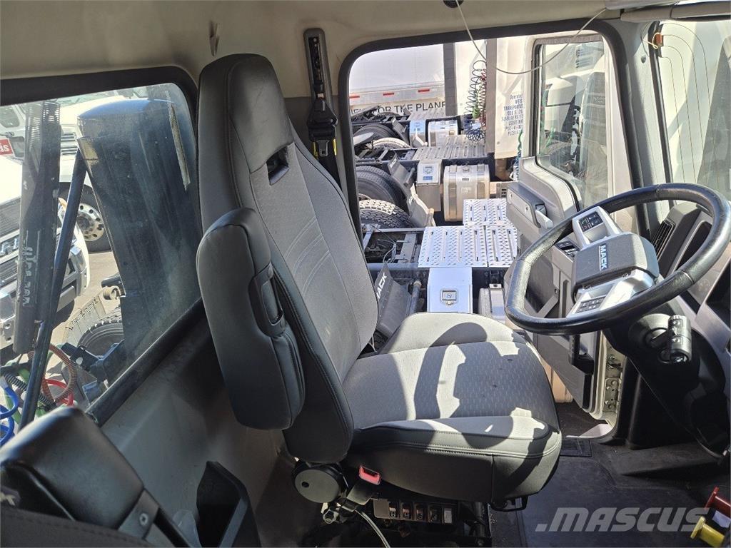 Mack AN64T Tracteur routier