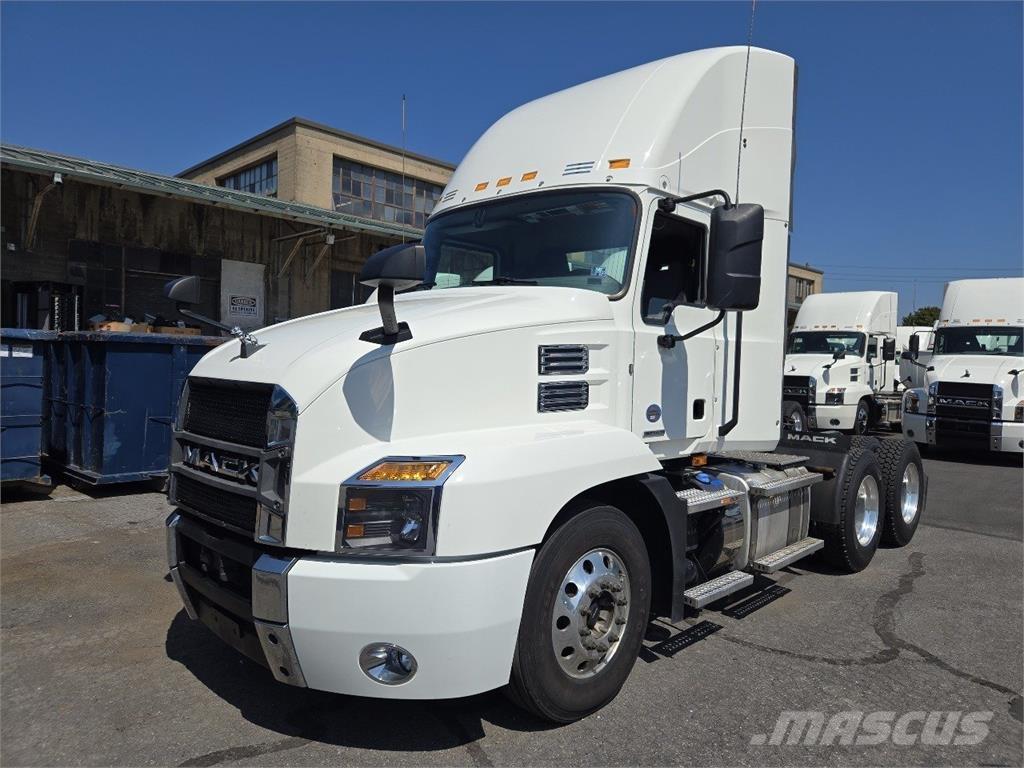 Mack AN64T Tracteur routier